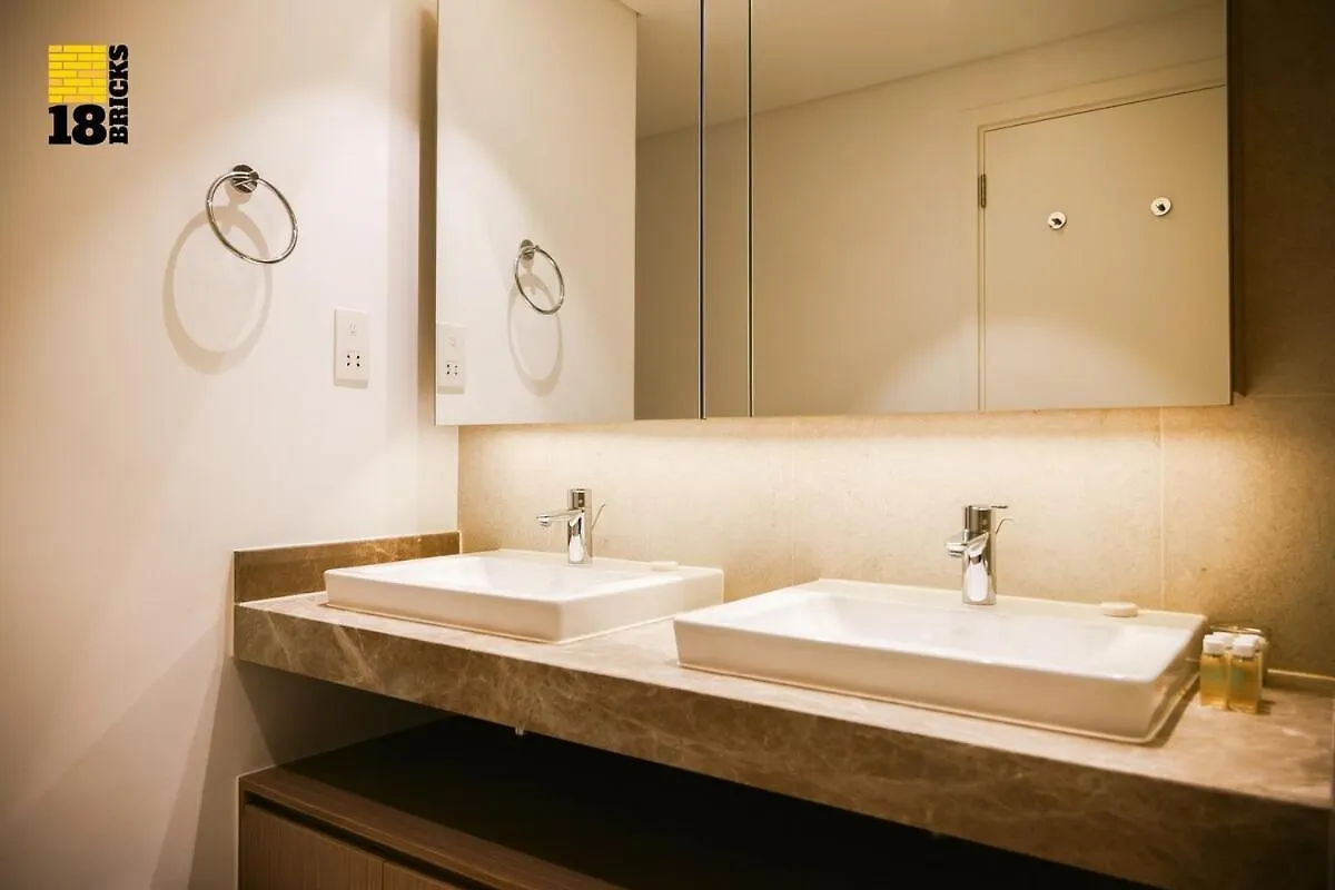 ドバイStylish 2Br With Panoramic Creekside Viewsアパートメント 0*, ドバイ